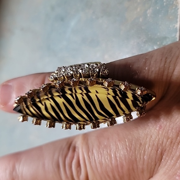 Vintage BETSEY JOHNSON Hollywood Glam Collection Tiger Stripe Cocktail Ring. 7.5 - Picture 1 of 8